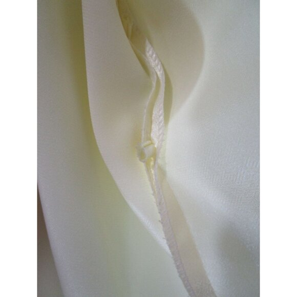 Vintage Embroidered Satin Kimono Robe With Floral Patterns & Belt - Picture 16 of 16